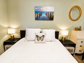 Stylish Spacious Seaside Retreat, Walking to Beach - Image 2