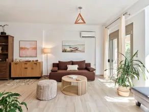 ModernPastel Apartment - Private Parking,Near the Old Port - Image 4