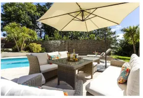 The Lions Share, Luxury Pool Jacuzzi Sauna - Image 3