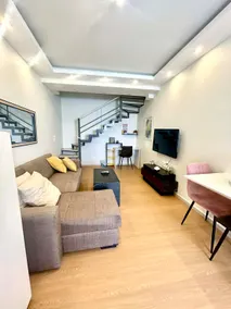 Elegant & Comfortable Maisonette for Couple - Image 3