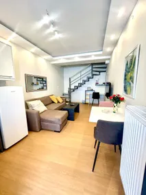 Elegant & Comfortable Maisonette for Couple - Image 4