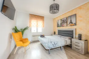 Luxury: Parking, Pinball + 8 min to city + 2 beds 1.50 - Image 4