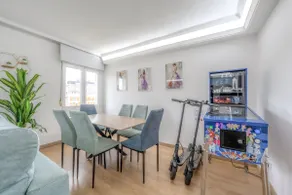 Luxury: Parking, Pinball + 8 min to city + 2 beds 1.50 - Image 2