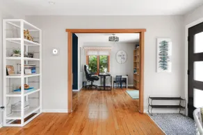 Large yard, walk to beach & food. Office & crib. - Image 4