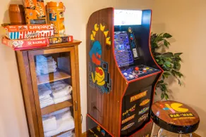 Leaf Peeper's - HUGE deck, pizza oven, Pac-man! - Image 4