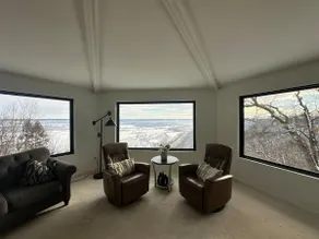 Bluff top home with expansive views  - Image 2
