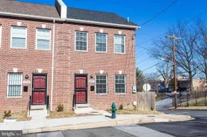 RFK spacious home w/free on-street parking - Image 3