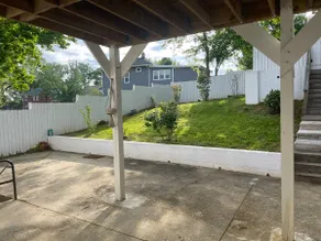 Garden level apartment centrally located - Image 3