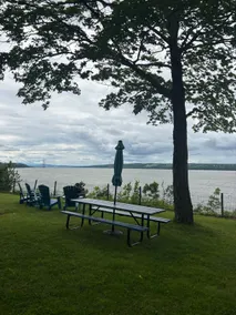 Cottage with direct view of the St. Lawrence River - Image 3