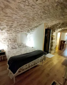 Studio apartment, typical of Ardèche, ground floor, 15th-century house - Image 2