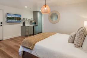 Beachy Bungalow - Image 2