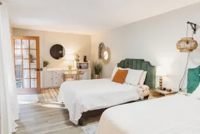 Family Studio : KING BED w/Private Bath / Glamping - Image 5