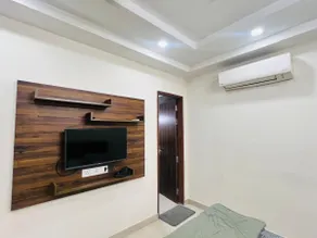 Fully furnished flat with all amenities - Image 3