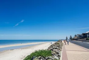 Moments on Moseley - Walk to Glenelg Beach & Jetty - Image 4