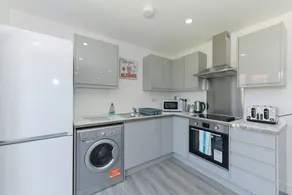 Apartment w/ Parking Close to Nottingham - Image 3