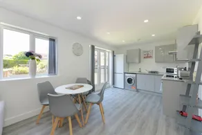 Apartment w/ Parking Close to Nottingham - Image 4