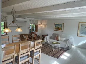 Picturesque house next to beach - Image 3