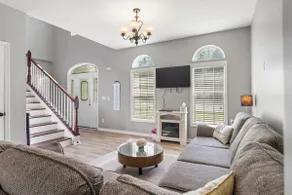 Spacious Home - 4 bedrooms & 3 full bathrooms. - Image 4