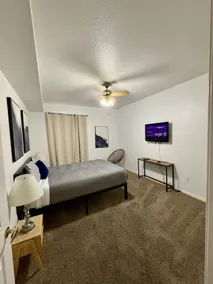 (12) Modern Apt, near Strip, Allegiant & Dining - Image 3