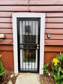DC garden basement suite near metro, free parking - Image 3