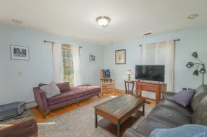Cheerful 4 Bedroom Country Home in Farmington - Image 3
