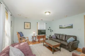 Cheerful 4 Bedroom Country Home in Farmington - Image 2