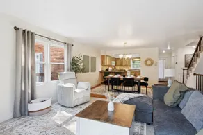 Cozy townhome secluded in City - Image 3