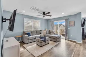 5 Bedrooms,3 baths. Ocean View. Parking for 5 cars - Image 5