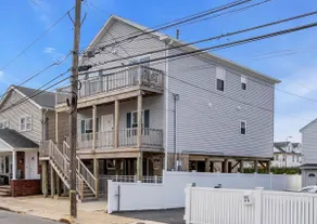 5 Bedrooms,3 baths. Ocean View. Parking for 5 cars - Image 3