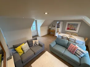 Direct Beach Access! Top Floor Apartment Perranporth - Image 2