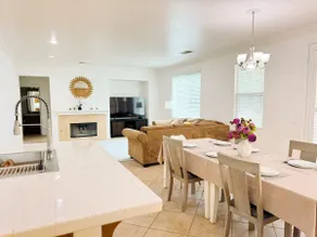 Huge 5 bedroom residence with parking in Eastvale - Image 3