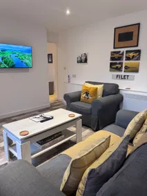 Beehive Apt • Bright & Cosy • Easy Garden Access - Image 2