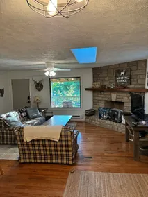 Cabin On 40Acre Hiking & Happiness Oasis - Image 2