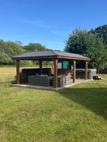Spacious Family & Group Retreat | Sleeps 10 | Hot Tub & Games Room | Dorset - Image 4