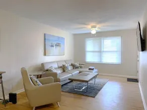 Spacious lower unit 2BR in central location - Image 2