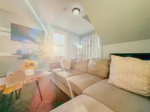Lovely 3 BR/2 Bath, 1 block From The Beach! - Image 5