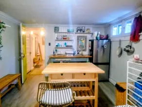 Private Kiwi Suite lower level/ steps to Park - Image 3