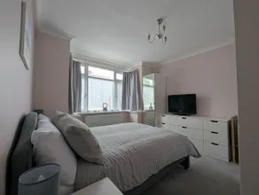 Adorable 1-bedroom annexe & free parking on site - Image 2