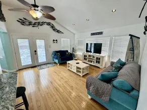 Bright Family Cottage with Golf Cart - Image 2