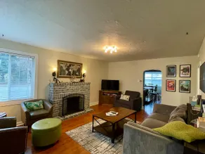 Cheerful 3 bedroom home with hot tub - Image 2