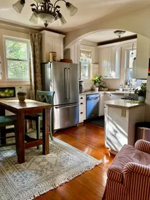 Heart of Historic Fincastle: 5 Big Rooms, HugeYard - Image 2