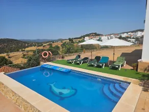 Pleasant luxury villa with pool and great views. - Image 3