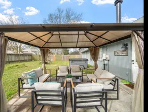 10 Mins to Airport, Hot-Tub, Covered Patio, Wi-Fi - Image 5