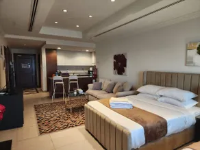 Studio with Two Queens Beds in The Pearl! 908 - Image 2