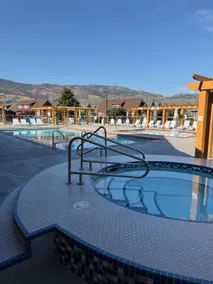 Relax in Luxury at the Cottages - Image 3