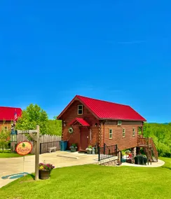 ParadisePeak Hummingbird Cabin with indoor Jacuzzi in the heart of Amish Country - Image 4
