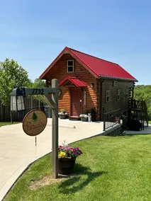 ParadisePeak Hummingbird Cabin with indoor Jacuzzi in the heart of Amish Country - Image 5