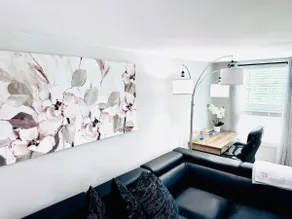 The Queens Suite - Image 2