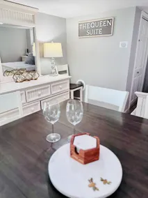 The Queens Suite - Image 5