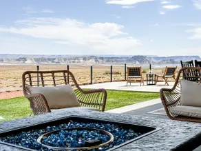 Surf Inn Lake Powell Sleeps 15 Hot Tub Views - Image 4